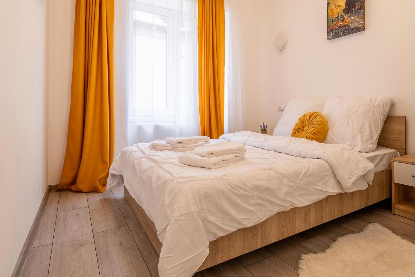 Appartement Old Town By Mm Host à Braşov Extérieur photo