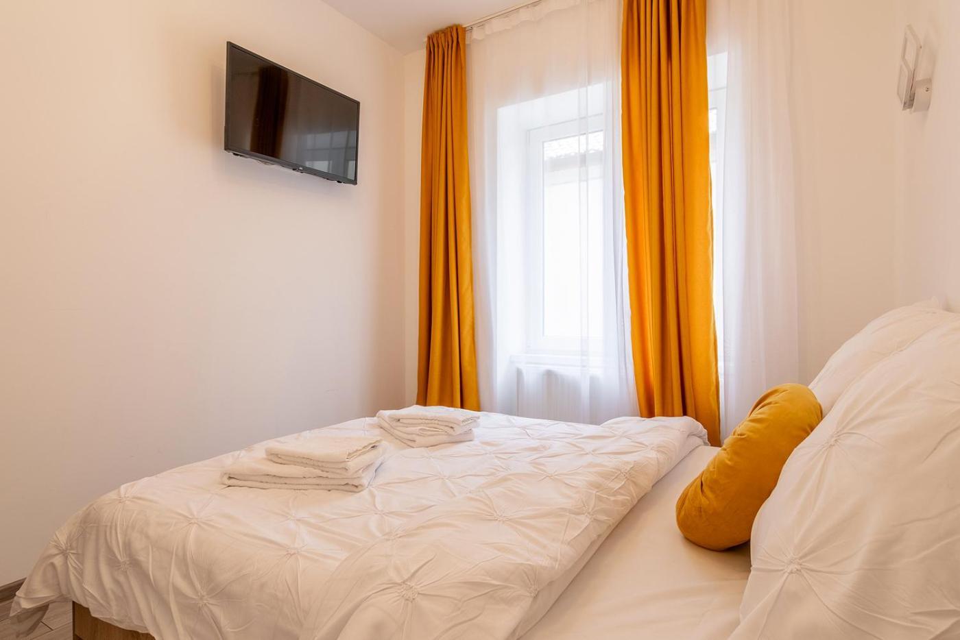 Appartement Old Town By Mm Host à Braşov Extérieur photo