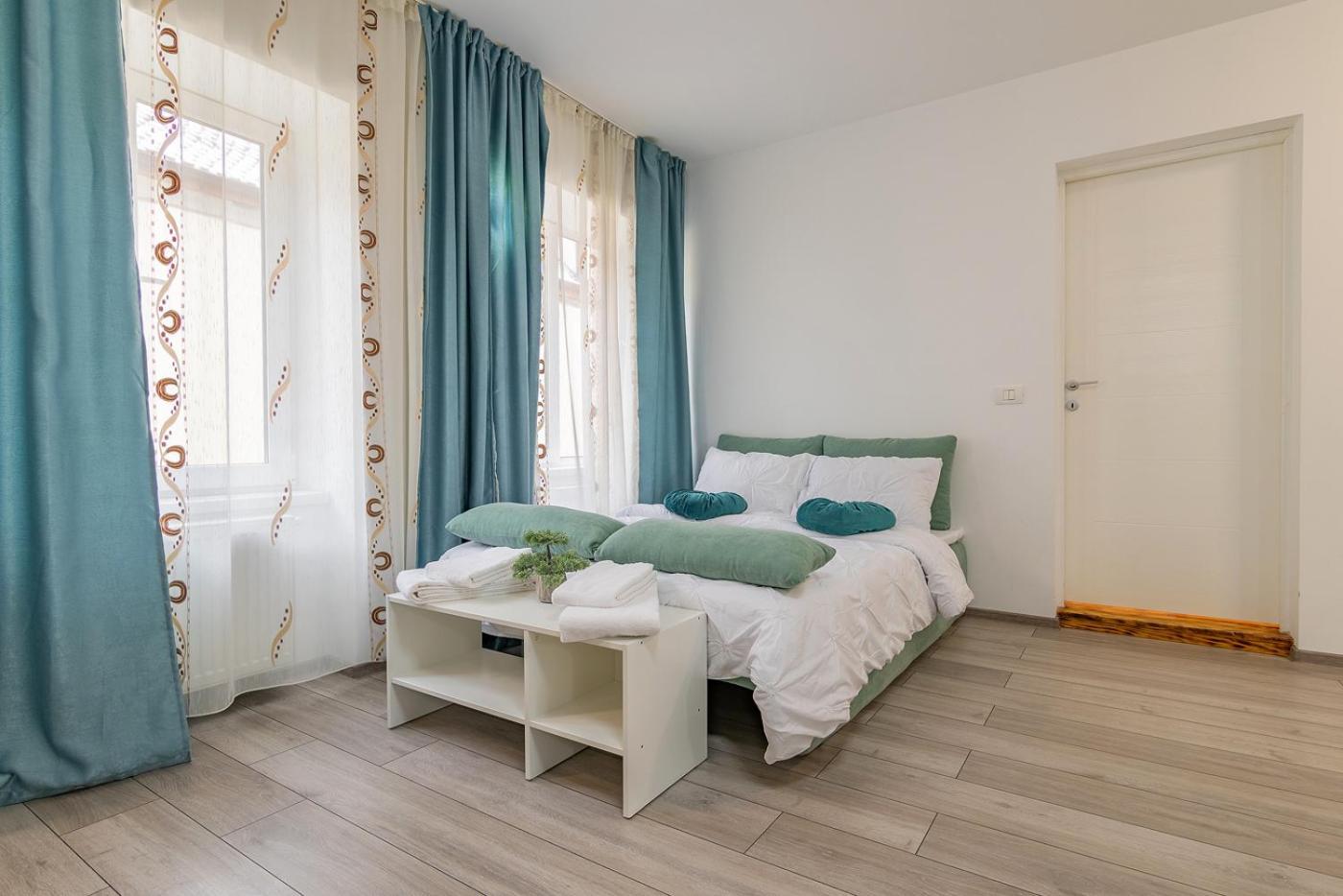 Appartement Old Town By Mm Host à Braşov Extérieur photo